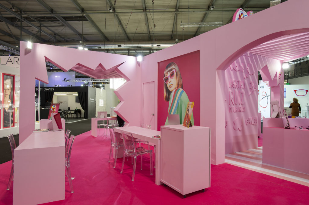 Agatha Ruiz de la Prada pinta MIDO con el poder del rosa 9